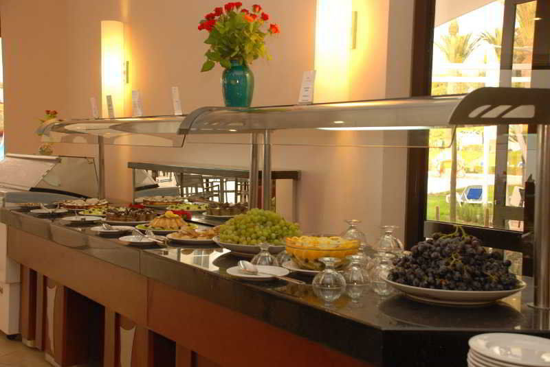 Tui Suneo Kenzi Europa Hotel Agadir Exterior photo A buffet at a hotel